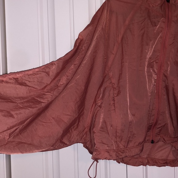 Cropped rain jacket - Picture 2 of 6